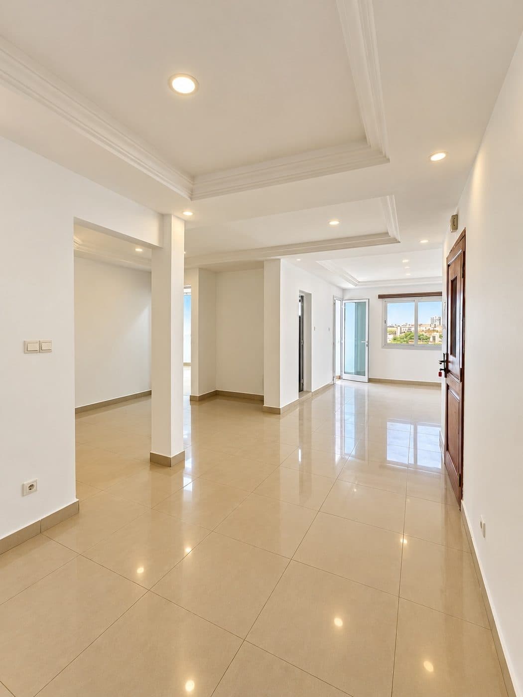 Plateau vide pour bureaux, VDN, 5e étage, location au mois, Ouest Foire